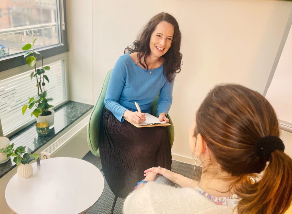 Anja Mönnich Coaching Hamburg Anja Mönnich mit Klientin